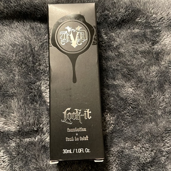 KVD Light 42 Neutral Lock-it Foundation - Picture 4 of 5